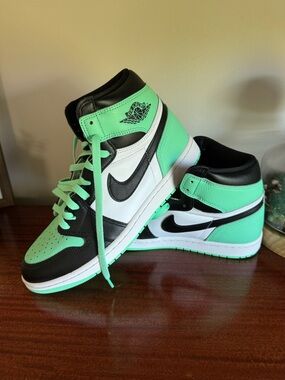 Air Jordan 1 high retro green glow